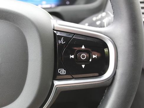 Certified 2023 Volvo XC90 T8 Ultimate AWD/4WD image 17