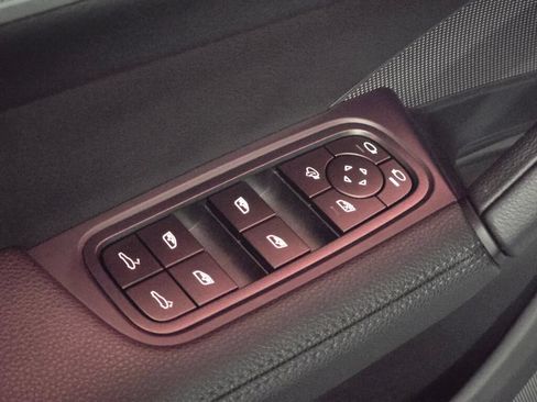 Certified 2025 Porsche Cayenne S AWD/4WD image 37