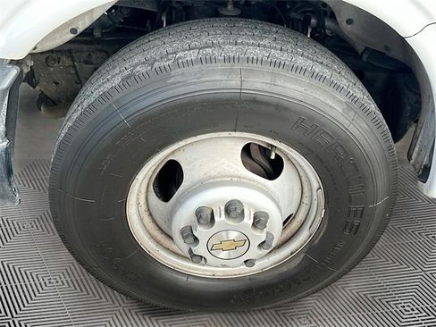 Used 2019 Chevrolet Express 3500 Extended w/ Power Convenience Package image 24