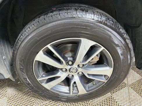 Used 2018 Toyota RAV4 XLE FWD image 21