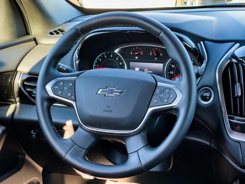 Used 2023 Chevrolet Traverse RS image 30