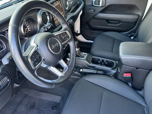 Used 2022 Jeep Wrangler Unlimited Sahara image 7