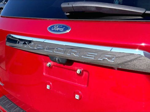 Certified 2021 Ford Explorer XLT w/ Equipment Group 202A image 26