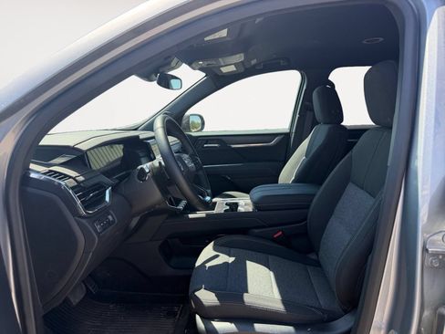 Used 2025 GMC Acadia Elevation w/ LPO, Floor Liner Package AWD/4WD image 9