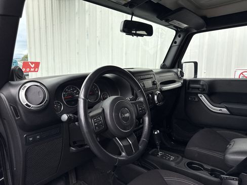 Used 2014 Jeep Wrangler Unlimited Rubicon w/ Connectivity Group image 13