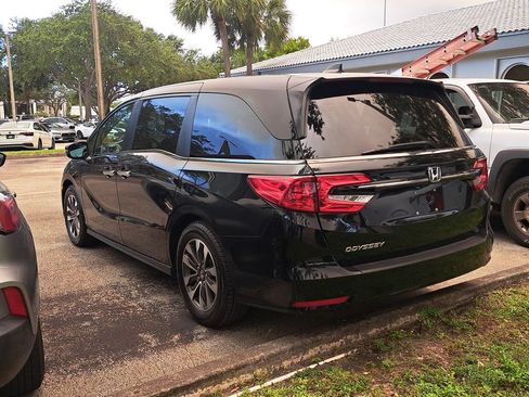 Used 2023 Honda Odyssey EX-L image 2