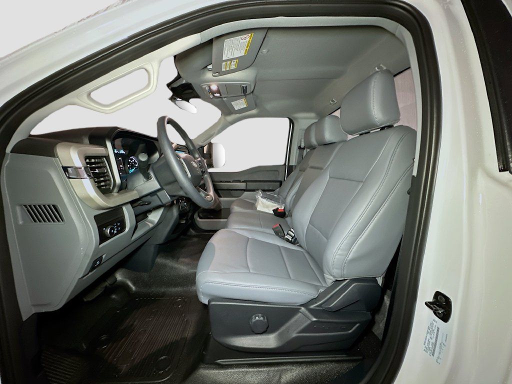 New 2026 Ford F550 4x4 Regular Cab Super Duty image 16