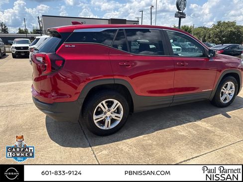 Used 2022 GMC Terrain SLE FWD image 9
