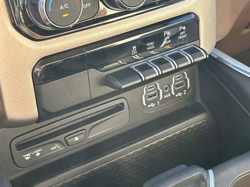 Used 2019 RAM 1500 Laramie image 33