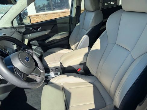 Used 2023 Subaru Ascent Limited w/ Technology Package image 3