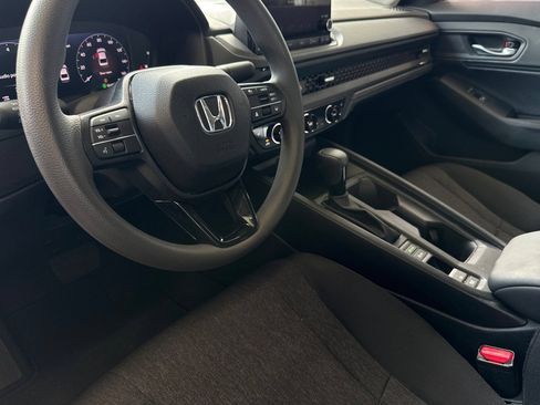 Certified 2025 Honda Accord SE image 7