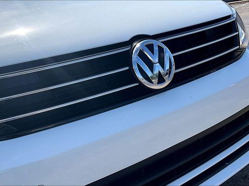 Used 2017 Volkswagen Jetta SE FWD image 33
