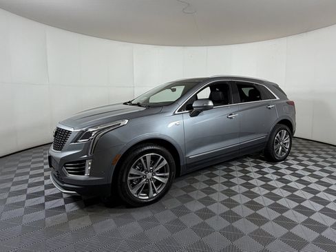 Used 2022 Cadillac XT5 Premium Luxury w/ Technology Package image 2