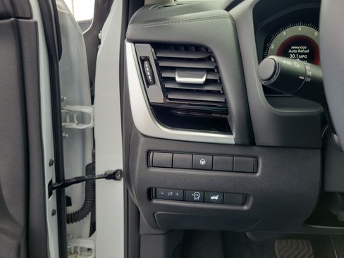 Used 2024 Nissan Rogue SL AWD/4WD image 20
