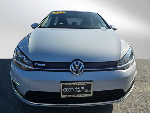Used 2018 Volkswagen e-Golf SE w/ DC Fast Charging Package image 8