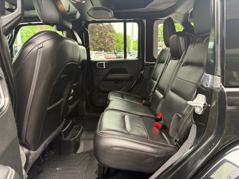 Used 2020 Jeep Wrangler Unlimited Sahara AWD/4WD image 15