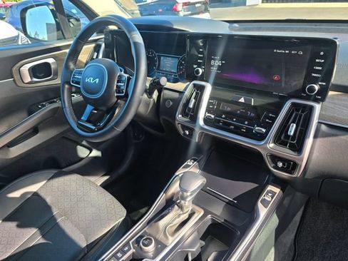 Certified 2023 Kia Sorento X-Line EX AWD/4WD image 11