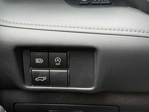 Used 2023 Toyota Highlander LE FWD image 31