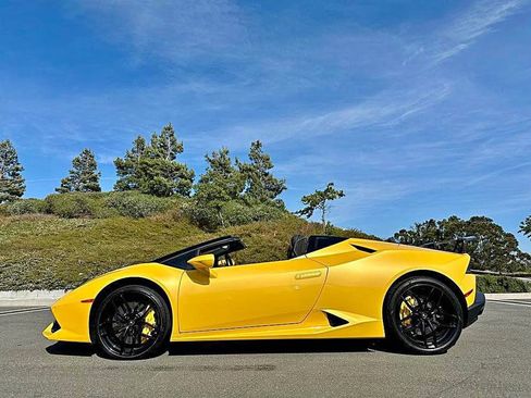 Used 2017 Lamborghini Huracan LP 610-4 AWD/4WD image 5