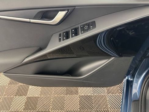 Certified 2025 Kia Niro EX FWD image 19