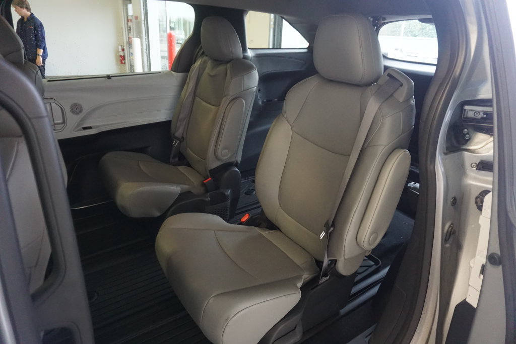 Used 2025 Toyota Sienna XLE w/ XLE Plus Package AWD/4WD image 21