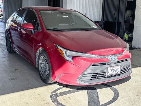 Used 2025 Toyota Corolla LE FWD image 1