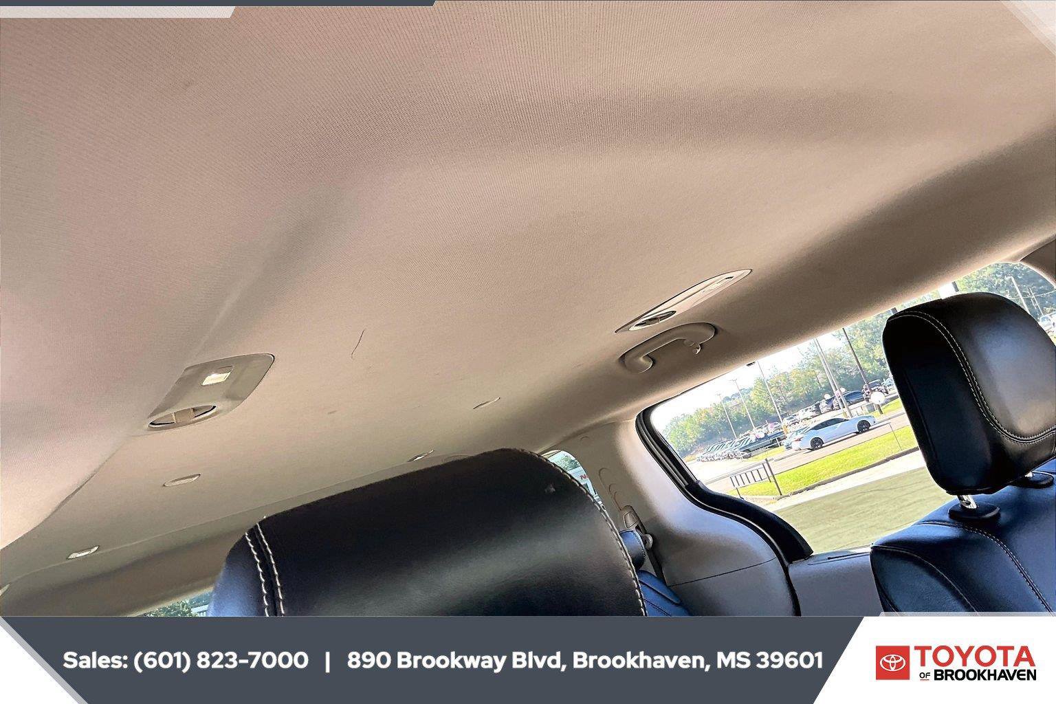 Used 2024 Chrysler Pacifica Touring-L FWD image 16
