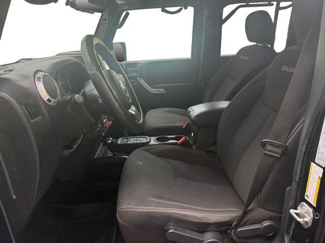 Used 2016 Jeep Wrangler Unlimited Sahara w/ Connectivity Group AWD/4WD image 10
