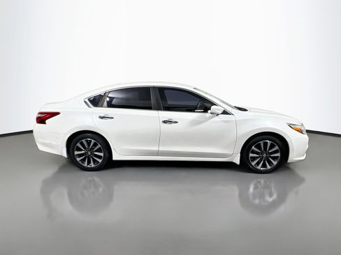 Used 2016 Nissan Altima 2.5 SV FWD image 3