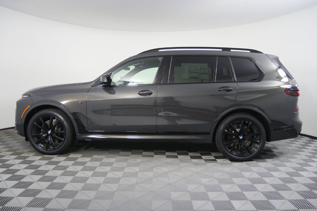 Used 2027 BMW X7 M60i AWD/4WD image 7