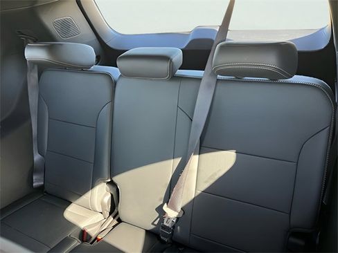 Used 2025 Buick Enclave Preferred image 31