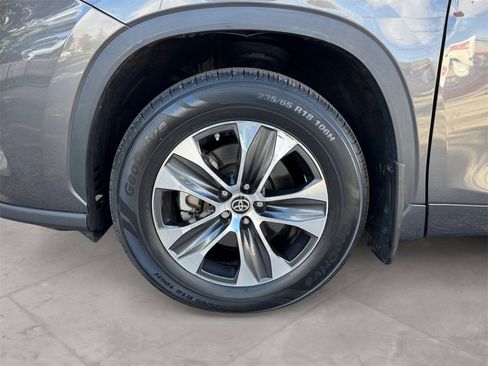 Used 2022 Toyota Highlander XLE image 14