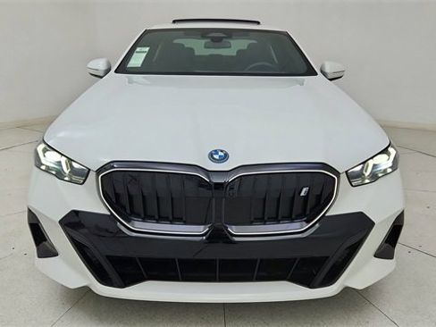 Used 2025 BMW i5 xDrive40 w/ M Sport Package image 13