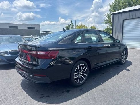 Used 2025 Volkswagen Jetta SE FWD image 5