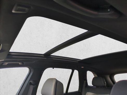 Used 2021 BMW X5 M50i image 16