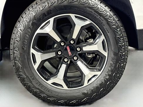 New 2026 GMC Yukon AT4 AWD/4WD image 33