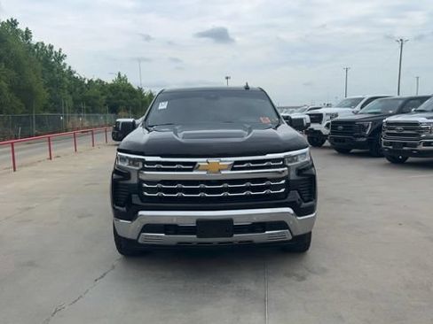 Used 2022 Chevrolet Silverado 1500 LTZ w/ Technology Package AWD/4WD image 4