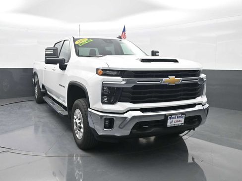 Used 2025 Chevrolet Silverado 2500 LT w/ Convenience Package AWD/4WD image 2