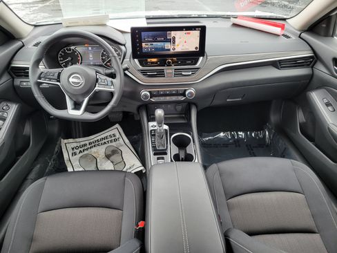 Used 2024 Nissan Altima 2.5 SV w/ SV Premium Package image 9