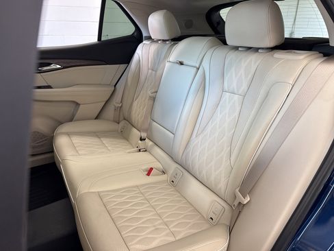 Used 2022 Buick Envision Avenir w/ Technology Package II image 42