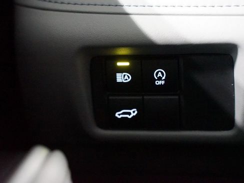 Certified 2023 Toyota Highlander XLE image 25