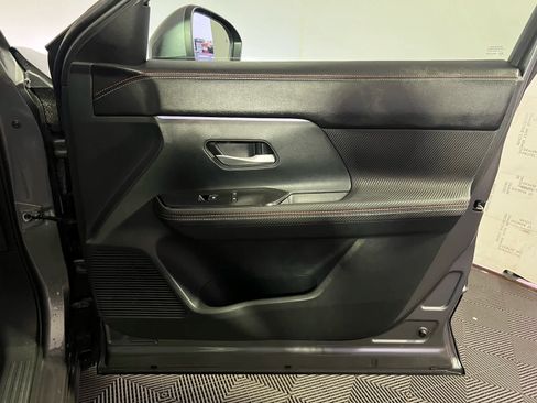 Used 2025 Nissan Kicks SR FWD image 29