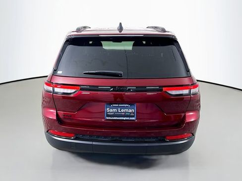 New 2025 Jeep Grand Cherokee Altitude image 6