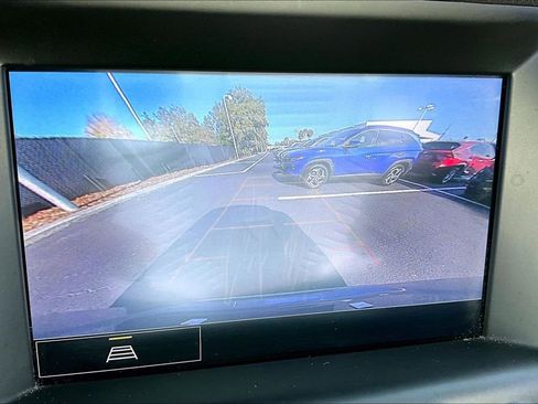 Used 2023 GMC Terrain SLT image 13