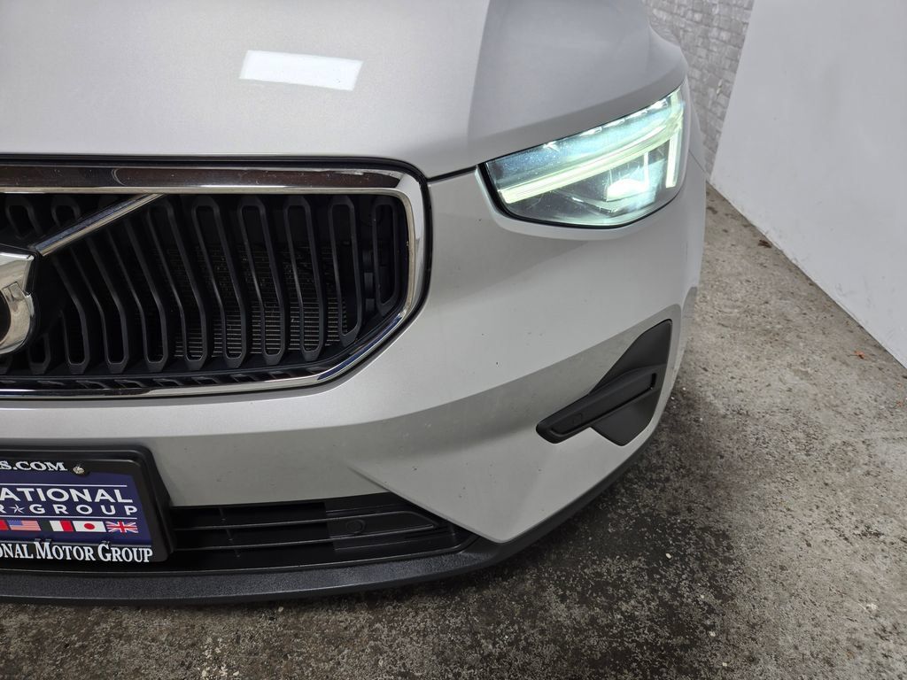 Used 2023 Volvo XC40 B5 Core w/ Climate Package AWD/4WD image 6