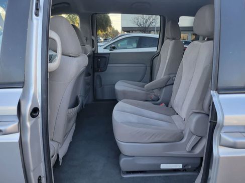 Used 2012 Kia Sedona LX image 13