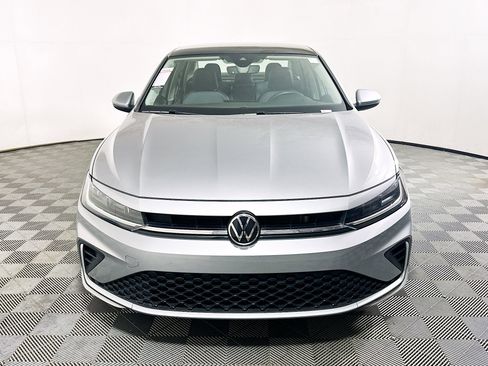 Used 2025 Volkswagen Jetta SE FWD image 8