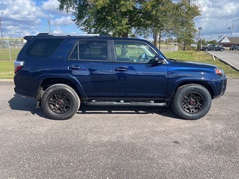 Used 2022 Toyota 4Runner SR5 image 8