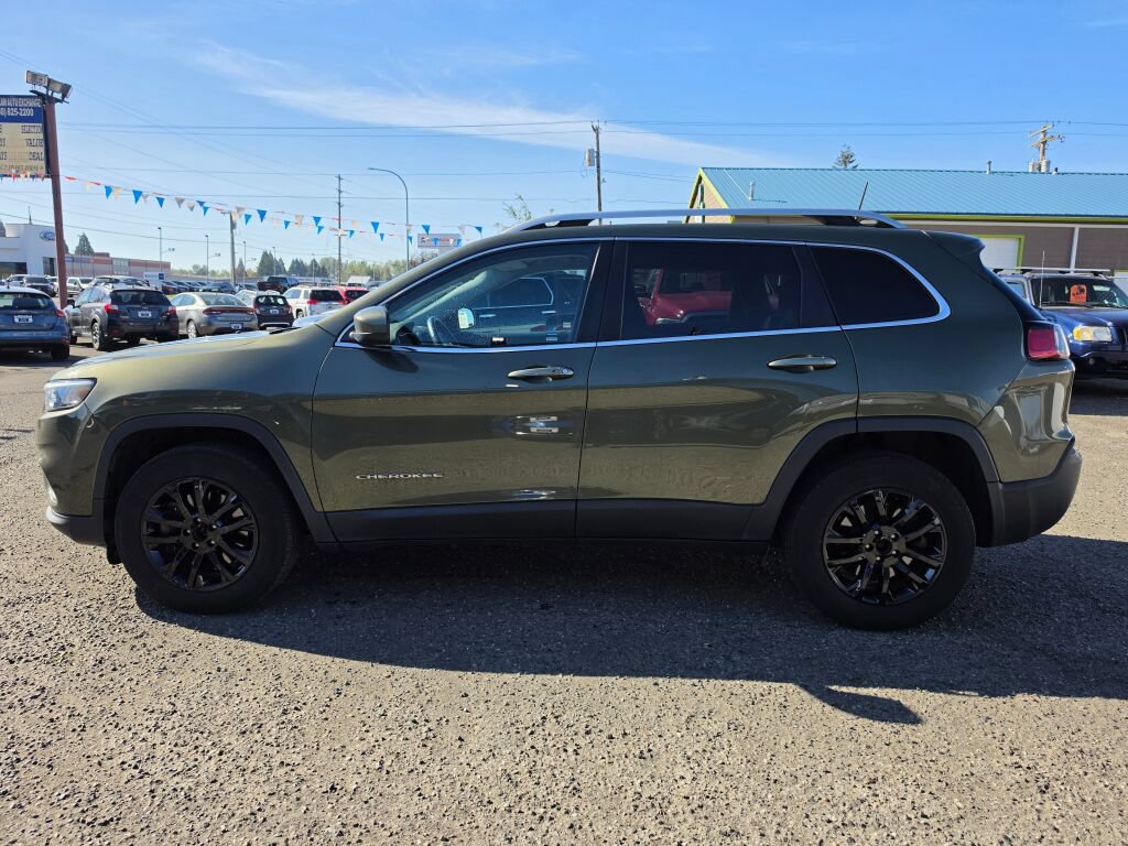 Used 2019 Jeep Cherokee Latitude Plus w/ Cold Weather Group AWD/4WD image 4