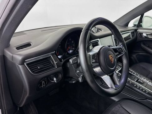 Certified 2018 Porsche Macan Sport Edition AWD/4WD image 4